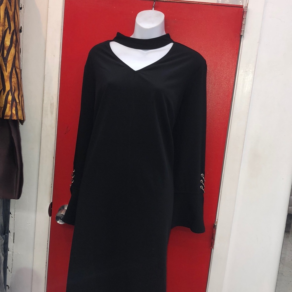 Open neck dress with side style